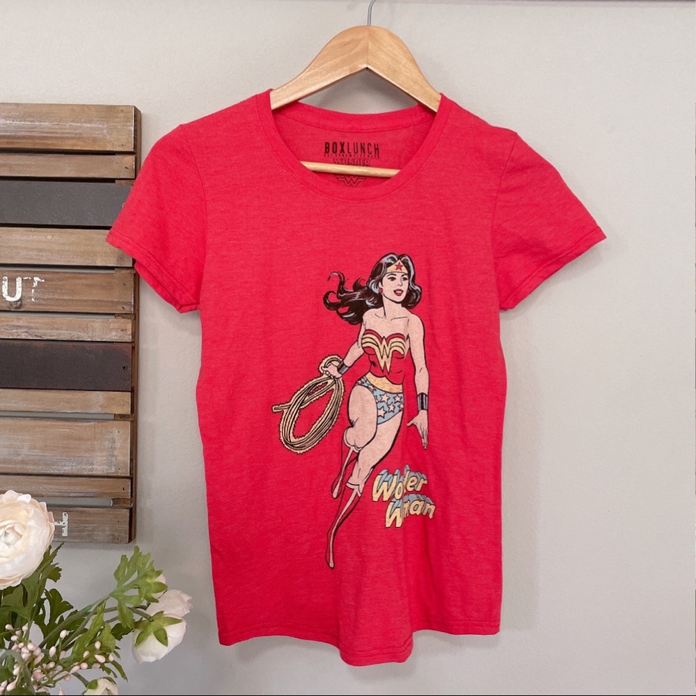 {Box Lunch} DC Wonder Woman Tshirt size XS